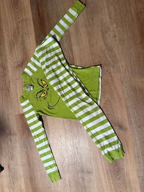 Hanna Andersson Lime Green Grinch Face Striped Sleeve Pajama Top
